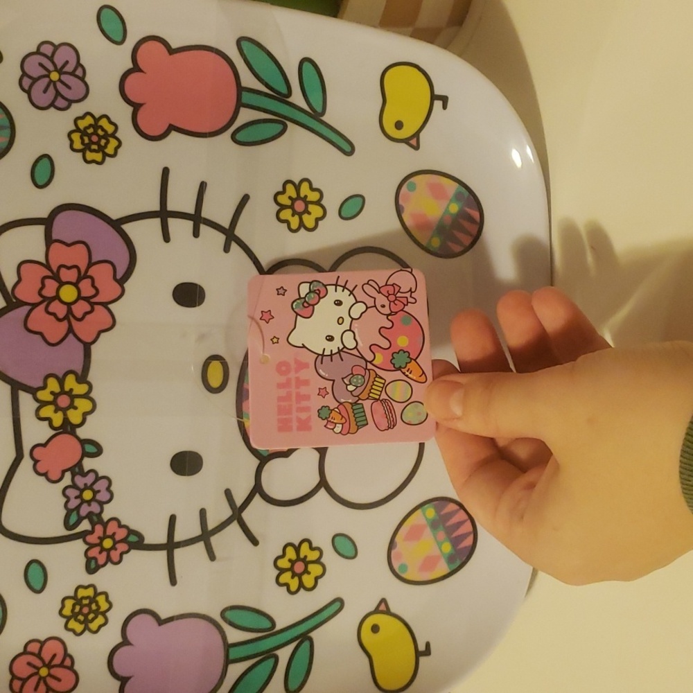 NEW-Hello Kitty Easter plates - Picture 2 of 2